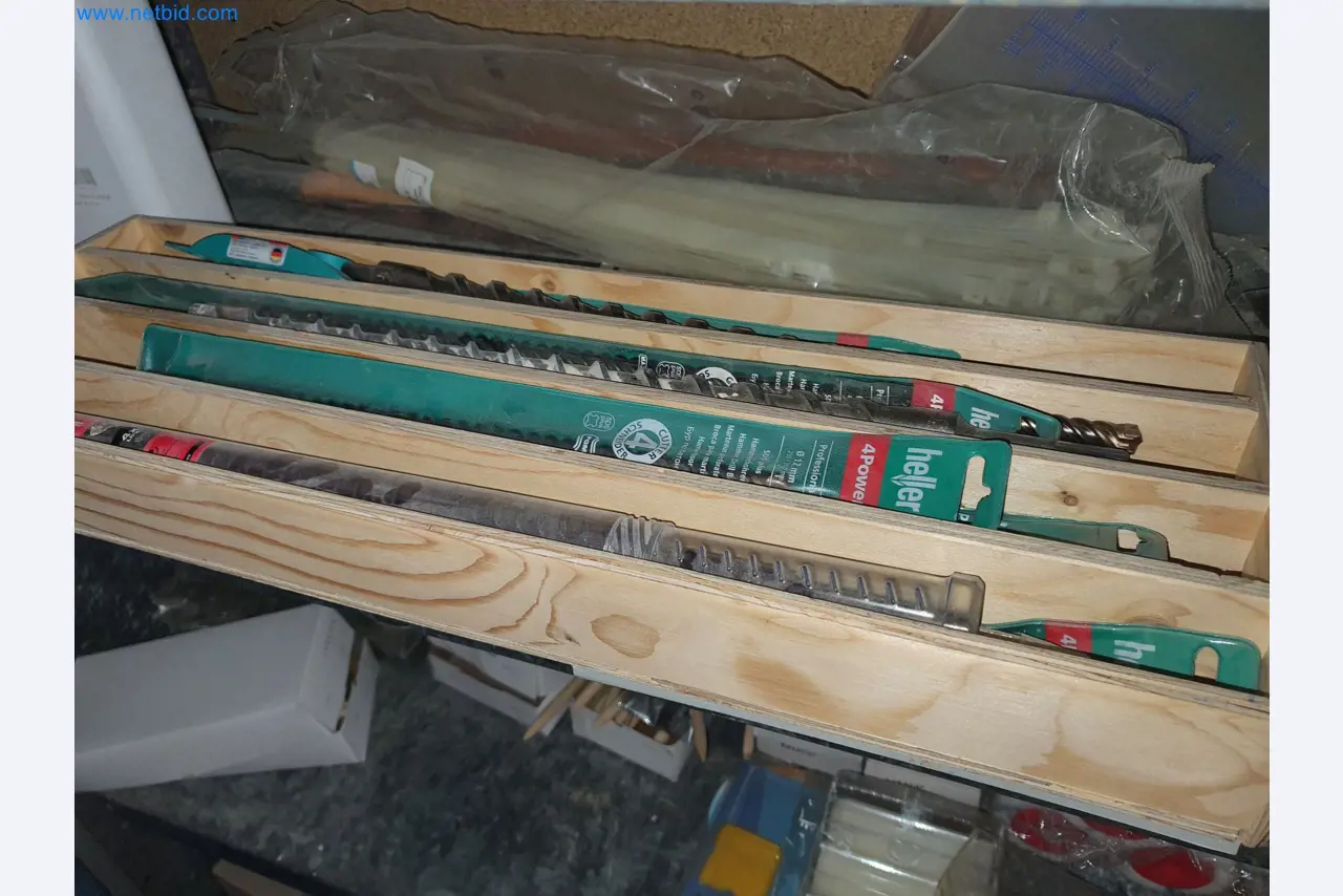 Holzbearbeitende- und metallbearbeitende Maschinen und Warenlager eines Fertighausherstellers -3