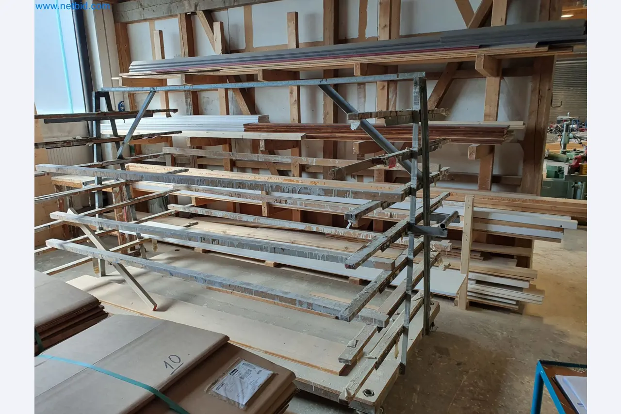 Holzbearbeitende- und metallbearbeitende Maschinen und Warenlager eines Fertighausherstellers -1