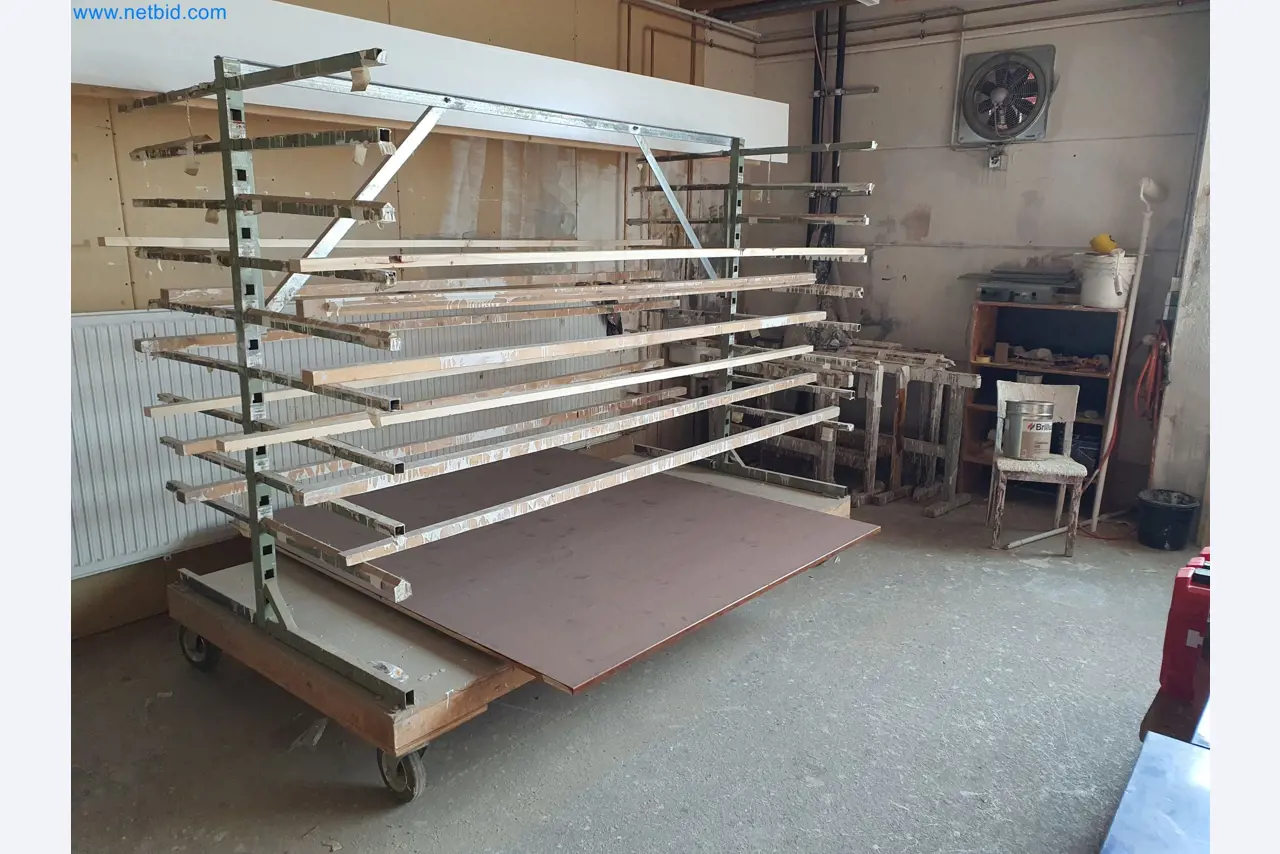 Holzbearbeitende- und metallbearbeitende Maschinen und Warenlager eines Fertighausherstellers -2