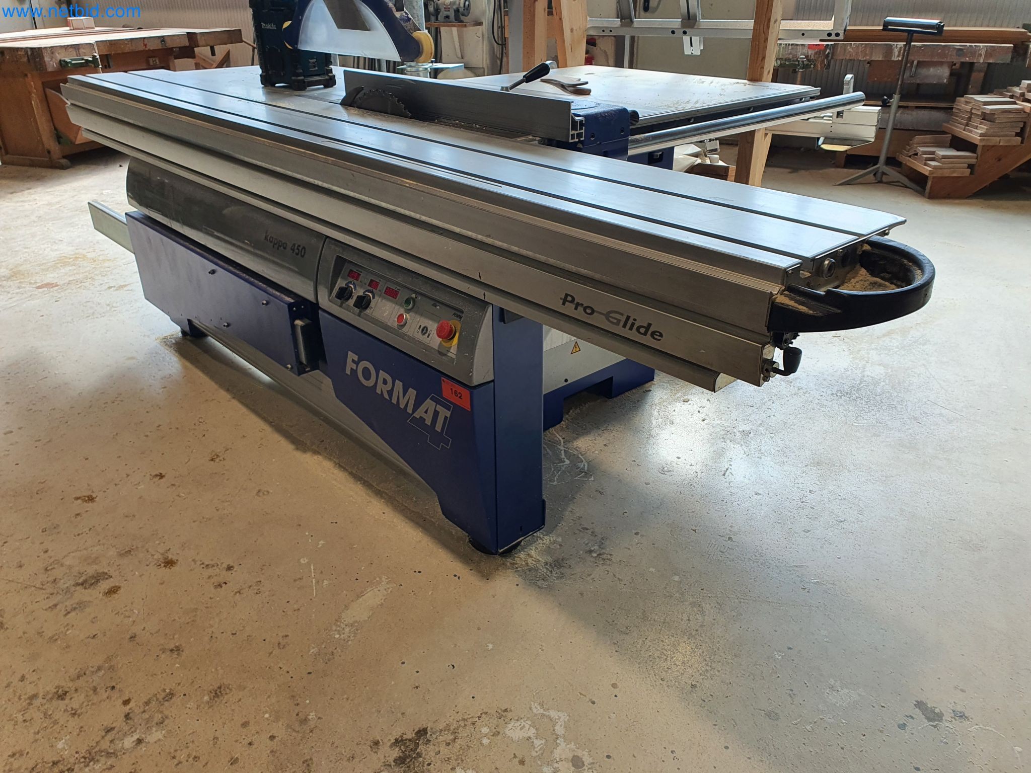 Holzbearbeitende- und metallbearbeitende Maschinen und Warenlager eines Fertighausherstellers -1