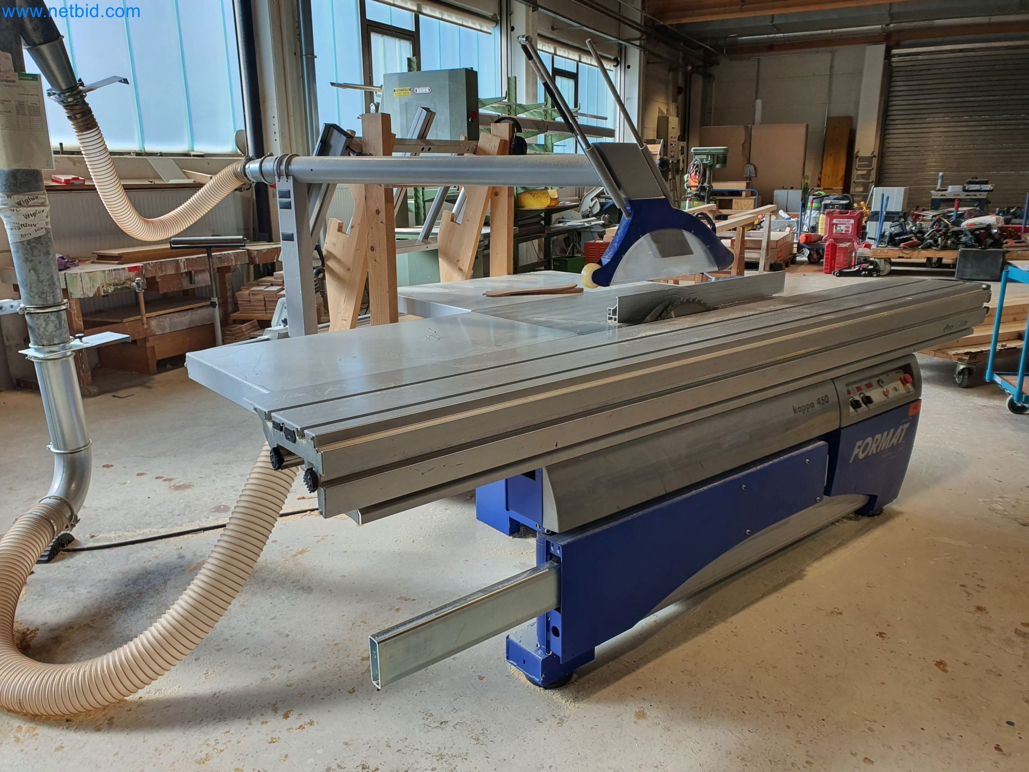 Holzbearbeitende- und metallbearbeitende Maschinen und Warenlager eines Fertighausherstellers -3