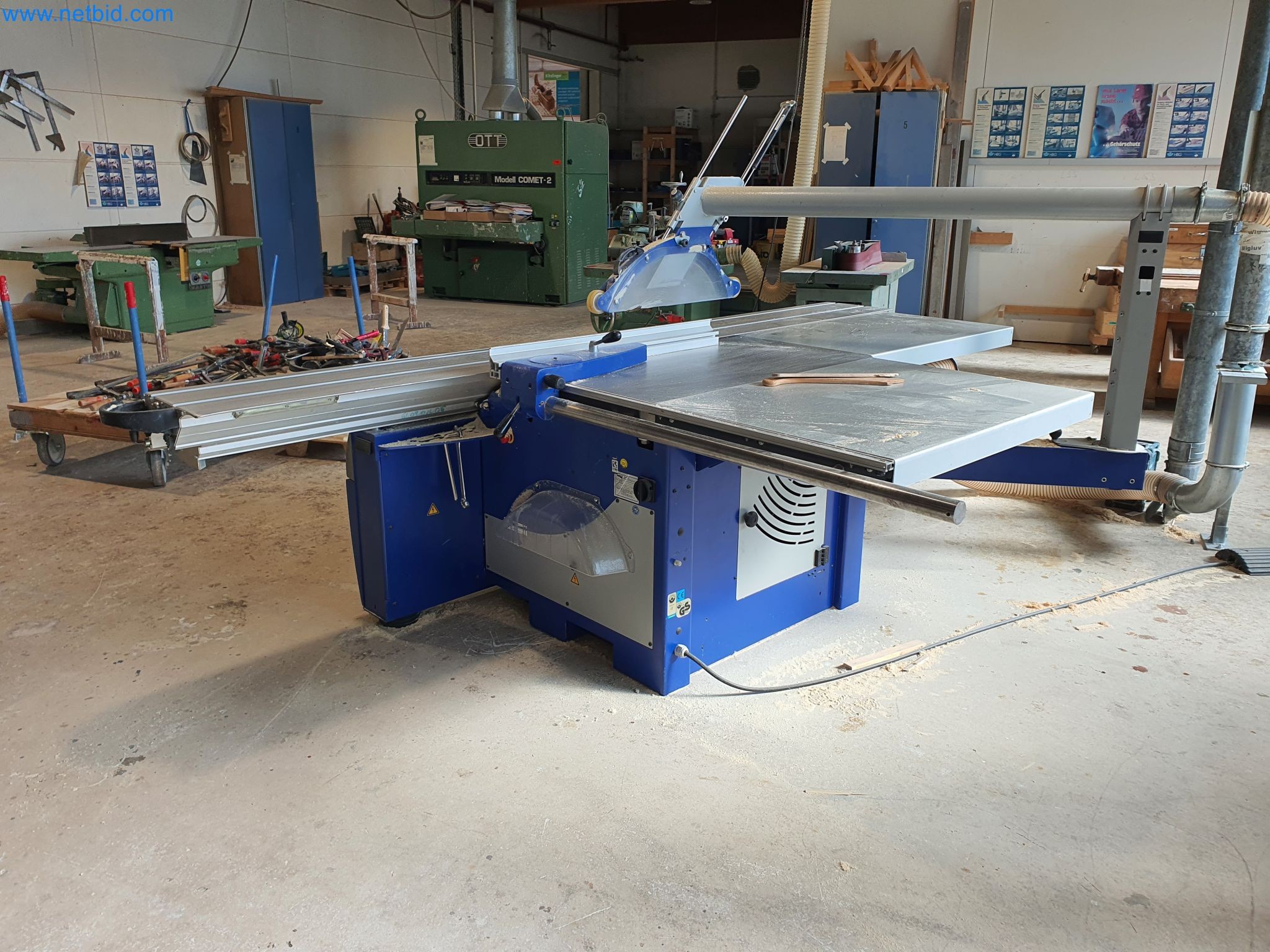 Holzbearbeitende- und metallbearbeitende Maschinen und Warenlager eines Fertighausherstellers -4