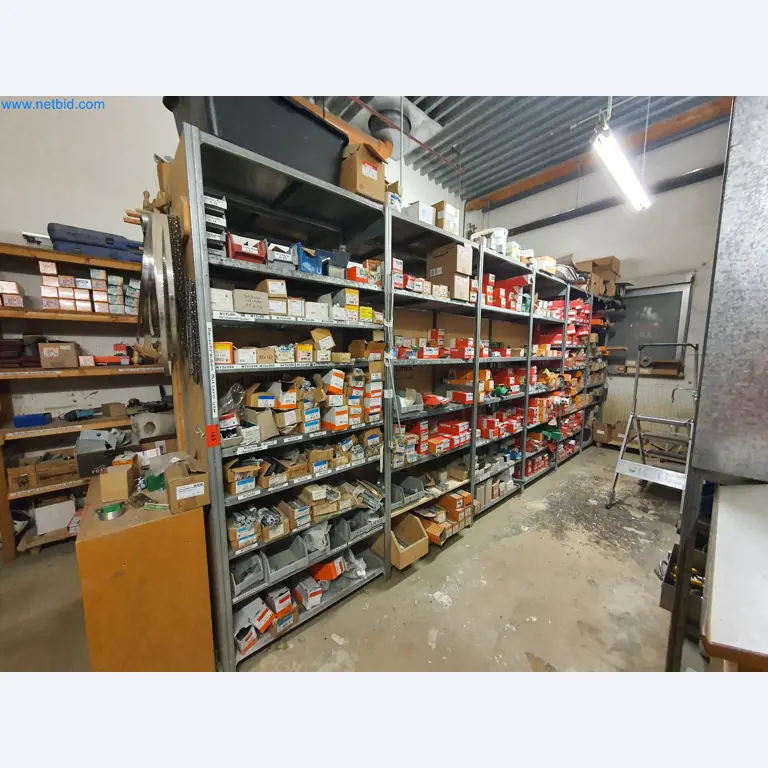 Holzbearbeitende- und metallbearbeitende Maschinen und Warenlager eines Fertighausherstellers -1