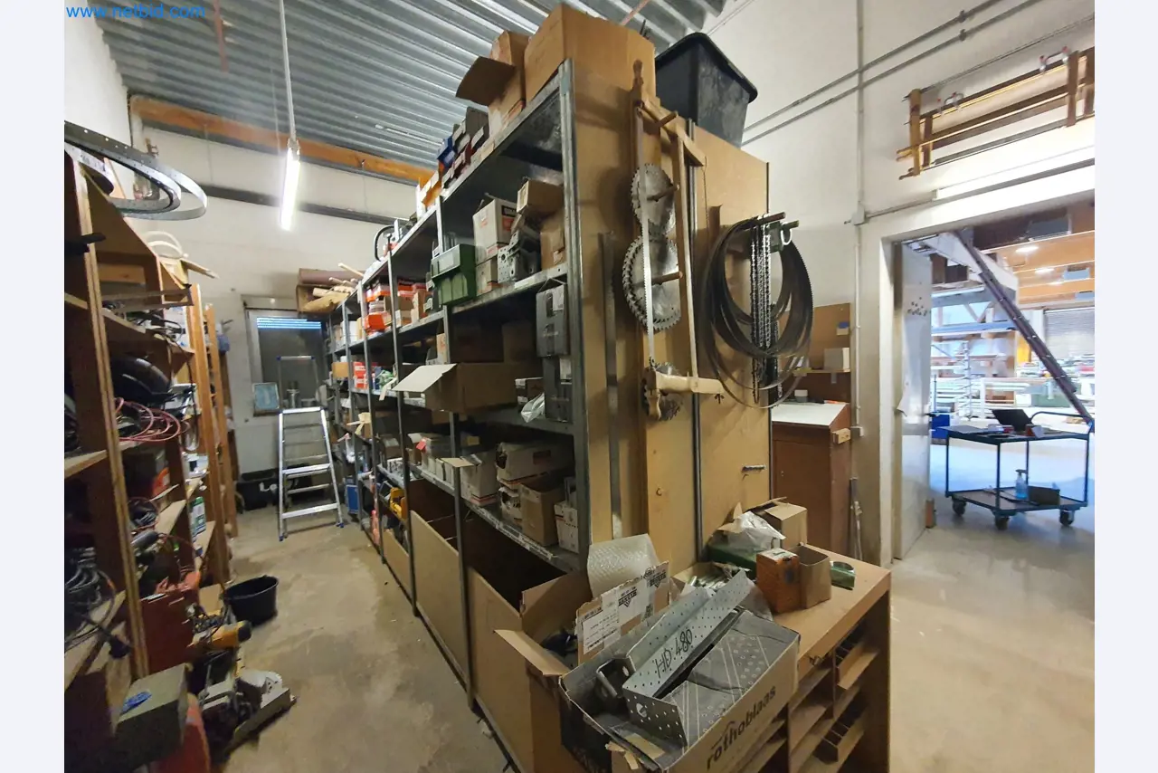 Holzbearbeitende- und metallbearbeitende Maschinen und Warenlager eines Fertighausherstellers -2