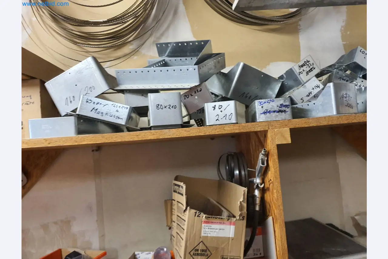 Holzbearbeitende- und metallbearbeitende Maschinen und Warenlager eines Fertighausherstellers -15