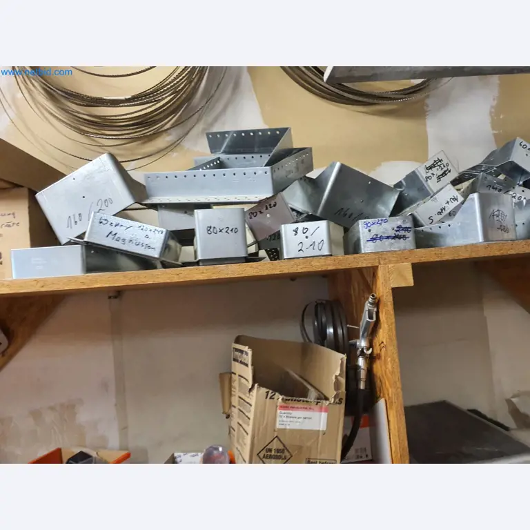 Holzbearbeitende- und metallbearbeitende Maschinen und Warenlager eines Fertighausherstellers -15