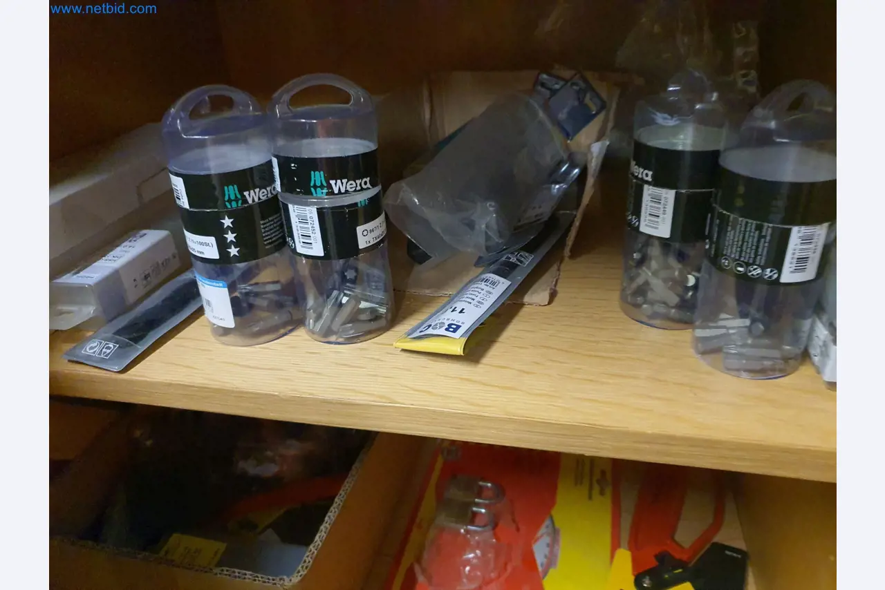 Holzbearbeitende- und metallbearbeitende Maschinen und Warenlager eines Fertighausherstellers -18