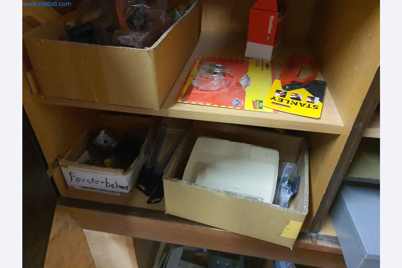 Holzbearbeitende- und metallbearbeitende Maschinen und Warenlager eines Fertighausherstellers -19