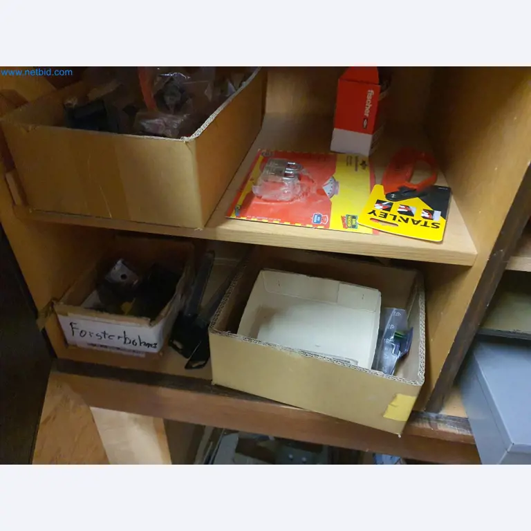 Holzbearbeitende- und metallbearbeitende Maschinen und Warenlager eines Fertighausherstellers -19