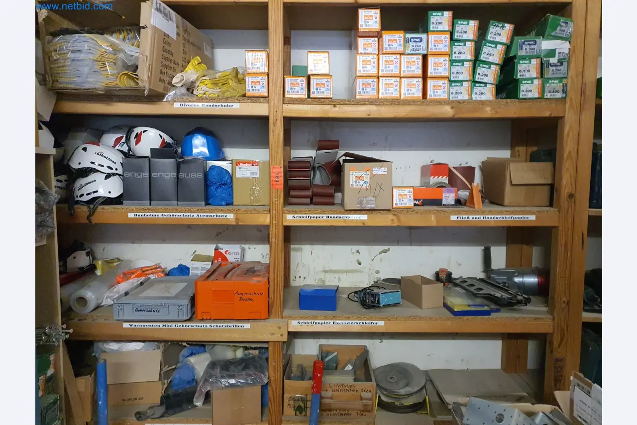 Holzbearbeitende- und metallbearbeitende Maschinen und Warenlager eines Fertighausherstellers -1