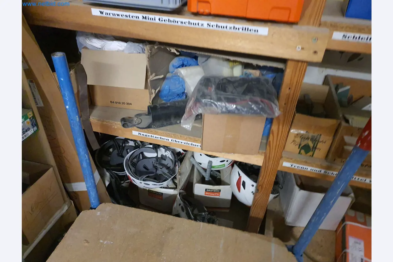 Holzbearbeitende- und metallbearbeitende Maschinen und Warenlager eines Fertighausherstellers -2