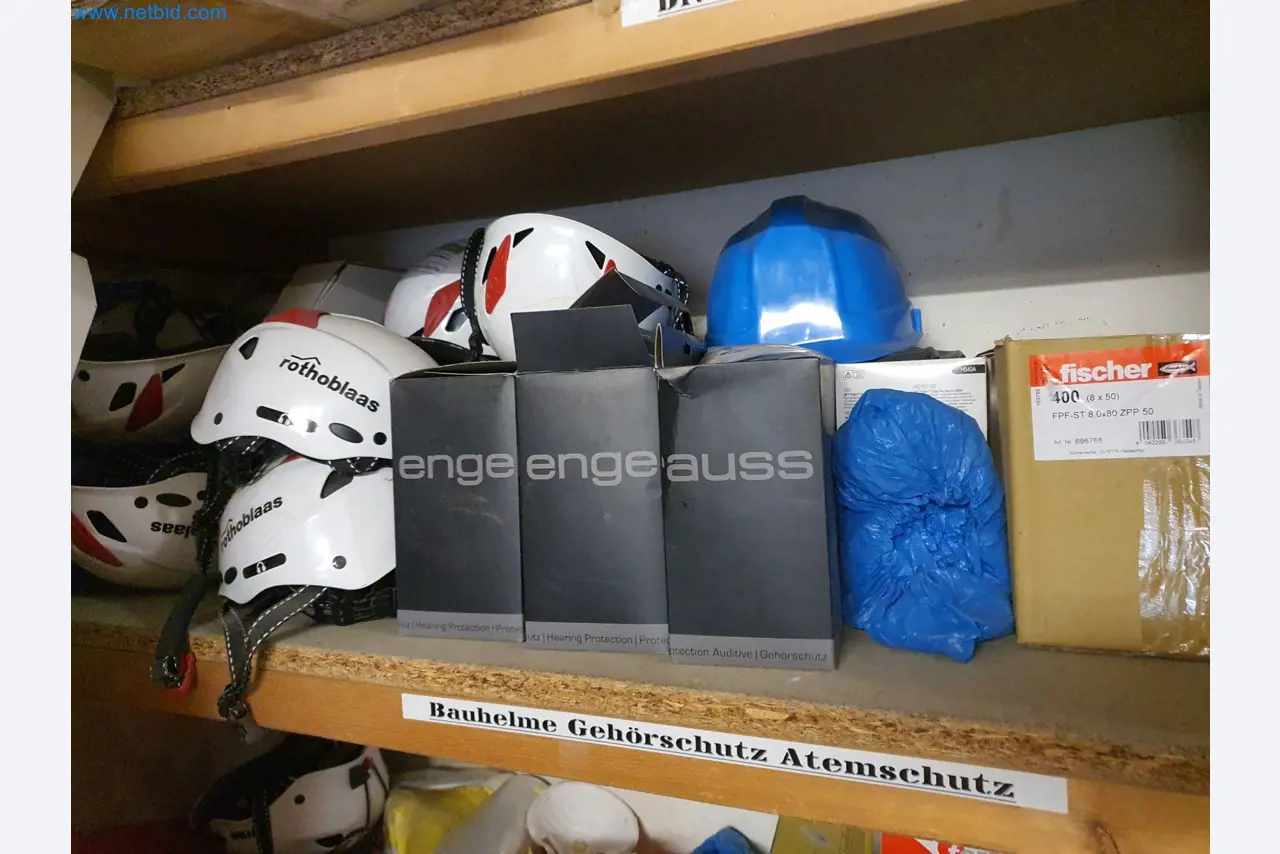 Holzbearbeitende- und metallbearbeitende Maschinen und Warenlager eines Fertighausherstellers -3