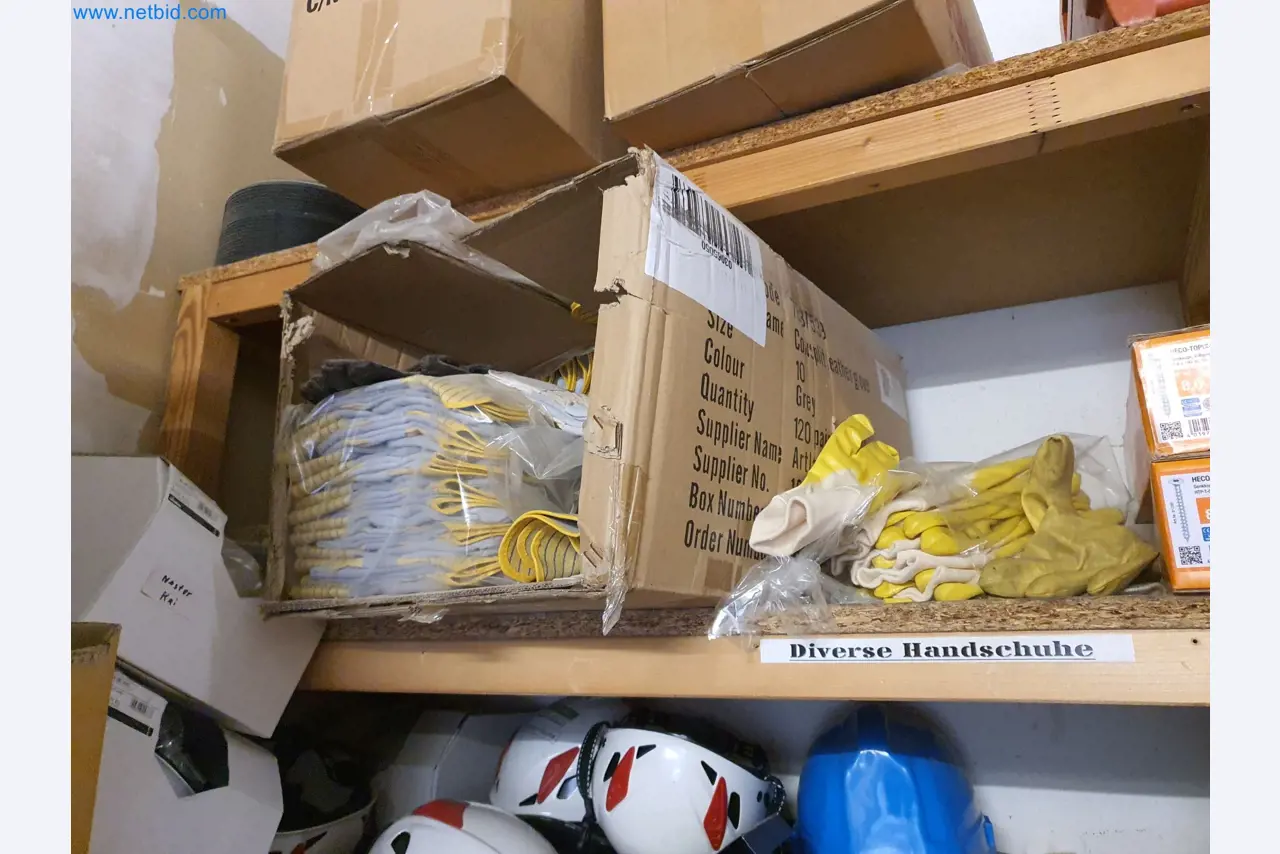 Holzbearbeitende- und metallbearbeitende Maschinen und Warenlager eines Fertighausherstellers -4