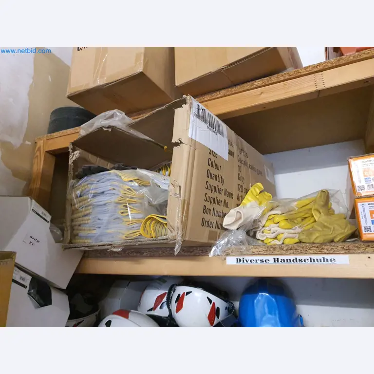 Holzbearbeitende- und metallbearbeitende Maschinen und Warenlager eines Fertighausherstellers -4