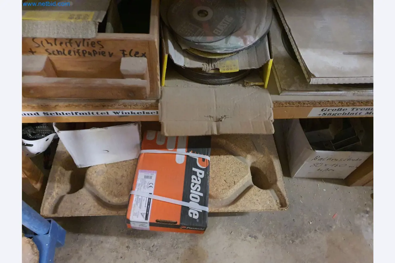 Holzbearbeitende- und metallbearbeitende Maschinen und Warenlager eines Fertighausherstellers -6