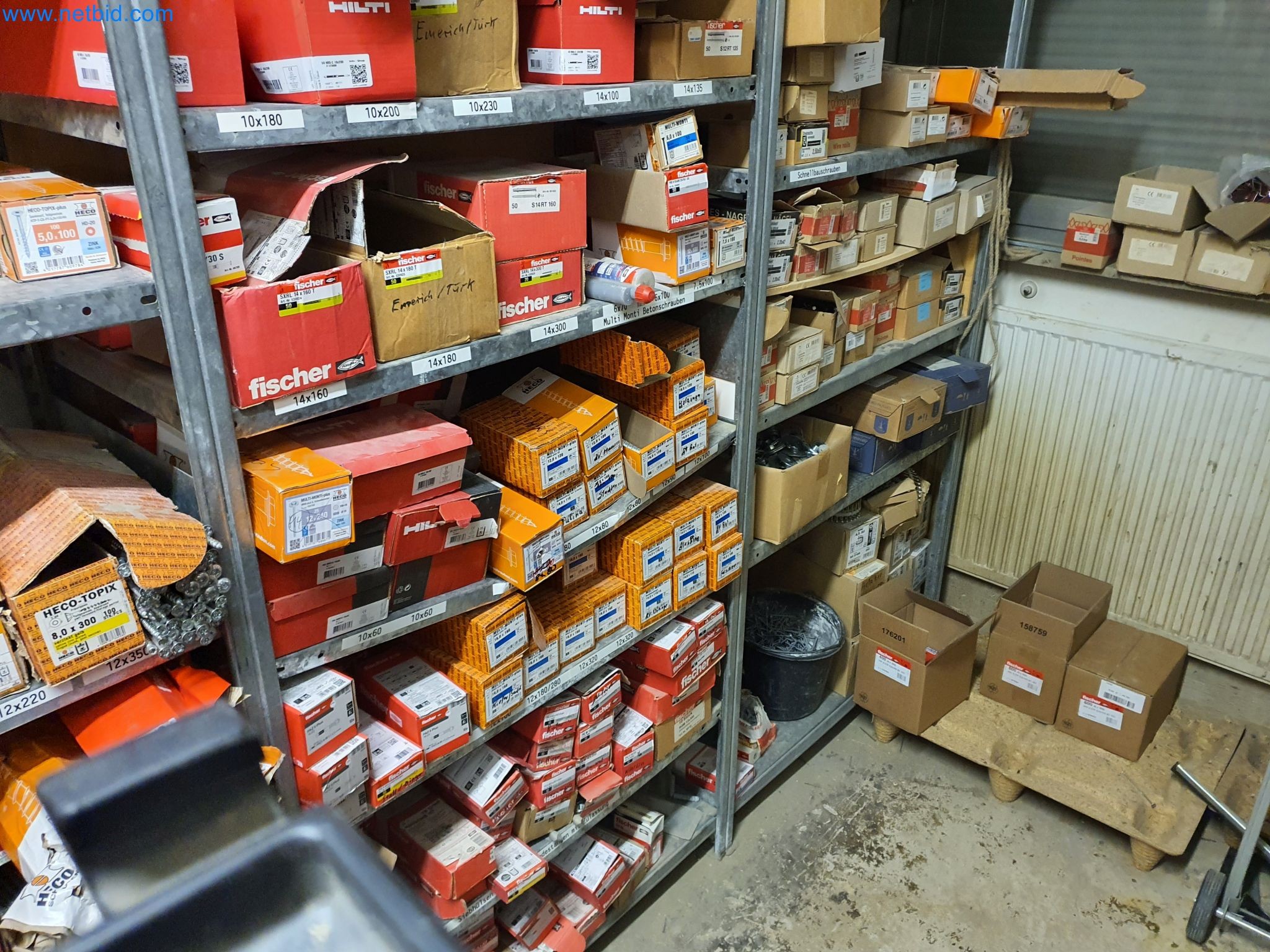 Stroji za obdelavo lesa in kovin ter skladišče proizvajalca montažnih hiš-11