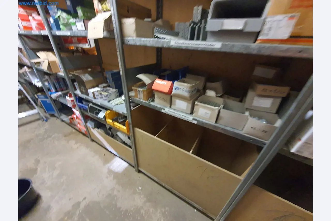 Holzbearbeitende- und metallbearbeitende Maschinen und Warenlager eines Fertighausherstellers -14