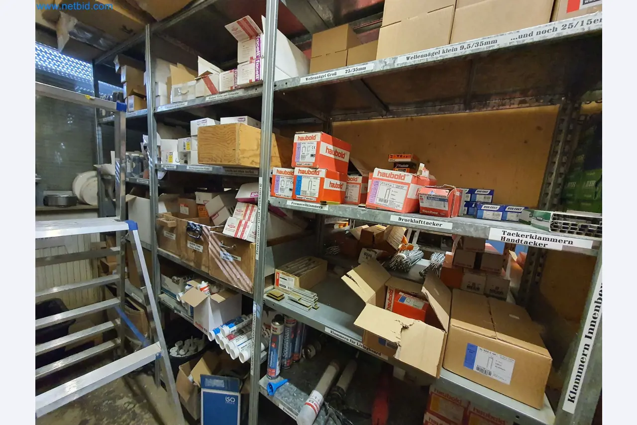 Holzbearbeitende- und metallbearbeitende Maschinen und Warenlager eines Fertighausherstellers -16