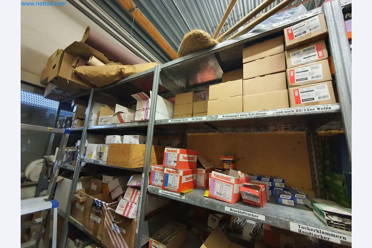 Holzbearbeitende- und metallbearbeitende Maschinen und Warenlager eines Fertighausherstellers -17