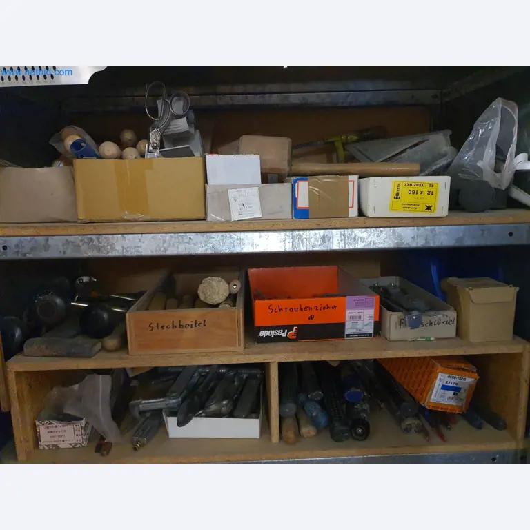 Holzbearbeitende- und metallbearbeitende Maschinen und Warenlager eines Fertighausherstellers -2