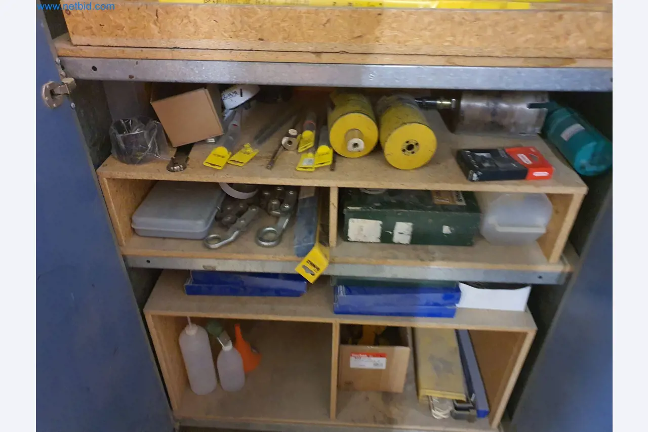 Holzbearbeitende- und metallbearbeitende Maschinen und Warenlager eines Fertighausherstellers -4