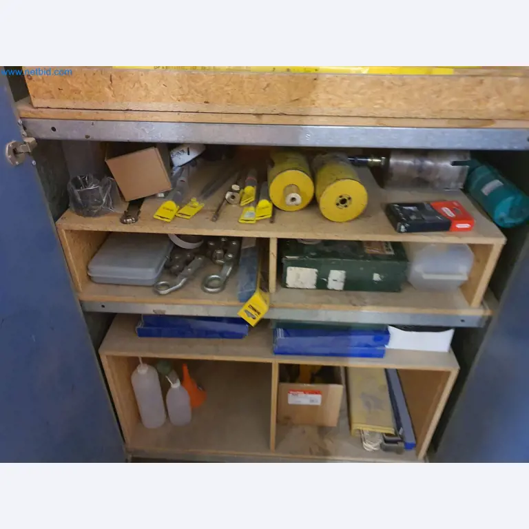 Holzbearbeitende- und metallbearbeitende Maschinen und Warenlager eines Fertighausherstellers -4