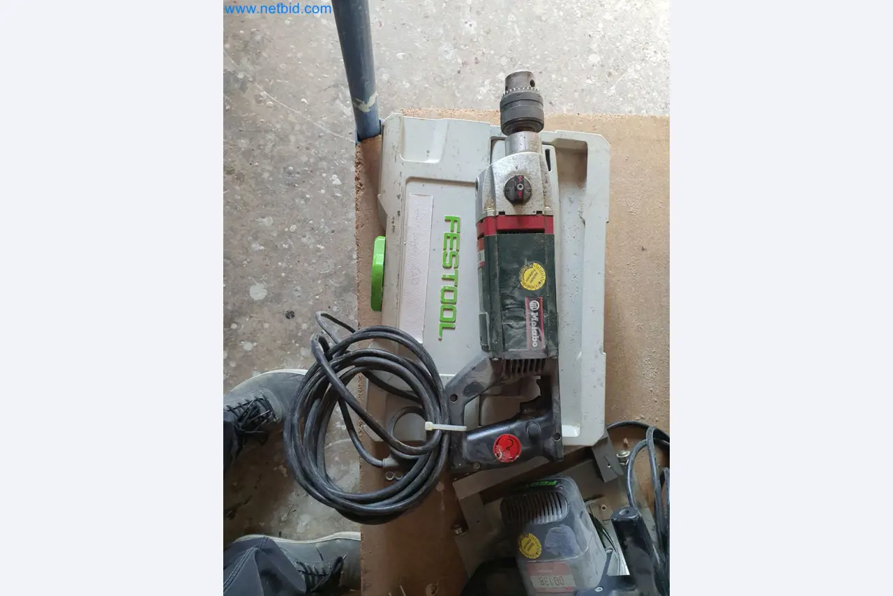 Holzbearbeitende- und metallbearbeitende Maschinen und Warenlager eines Fertighausherstellers -12