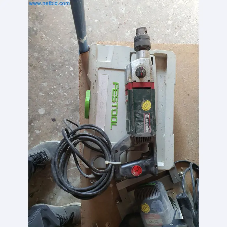 Holzbearbeitende- und metallbearbeitende Maschinen und Warenlager eines Fertighausherstellers -12