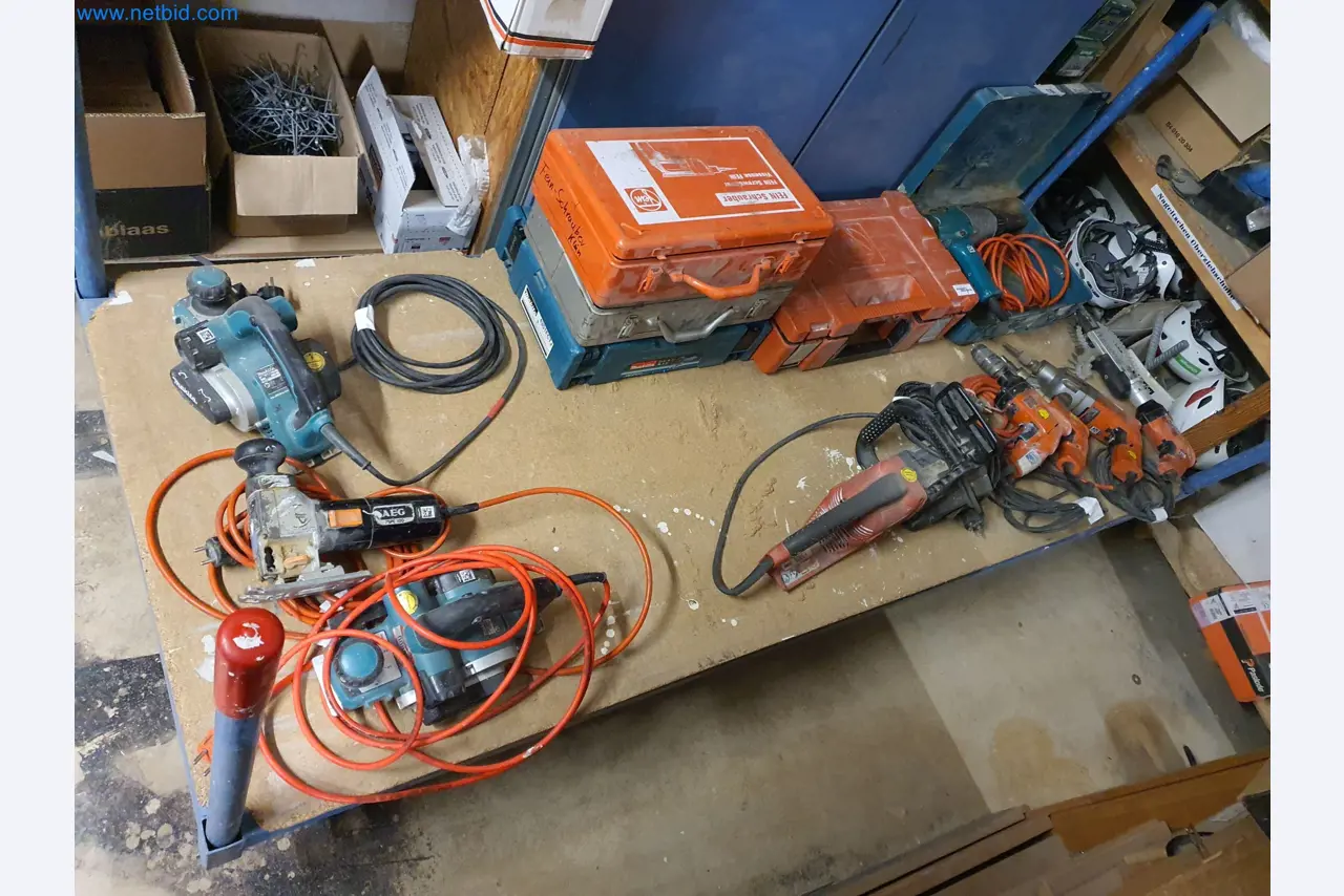 Holzbearbeitende- und metallbearbeitende Maschinen und Warenlager eines Fertighausherstellers -15