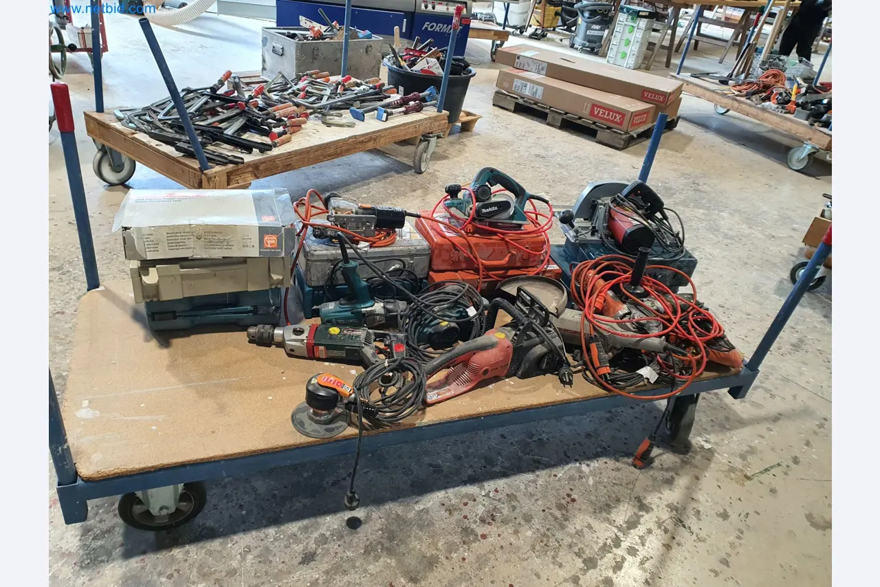 Holzbearbeitende- und metallbearbeitende Maschinen und Warenlager eines Fertighausherstellers -16