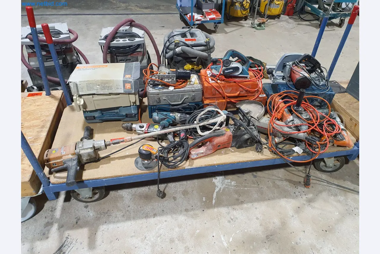 Holzbearbeitende- und metallbearbeitende Maschinen und Warenlager eines Fertighausherstellers -1