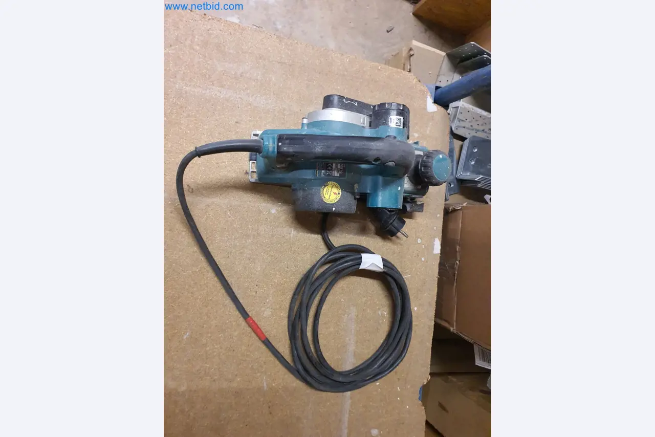 Holzbearbeitende- und metallbearbeitende Maschinen und Warenlager eines Fertighausherstellers -2