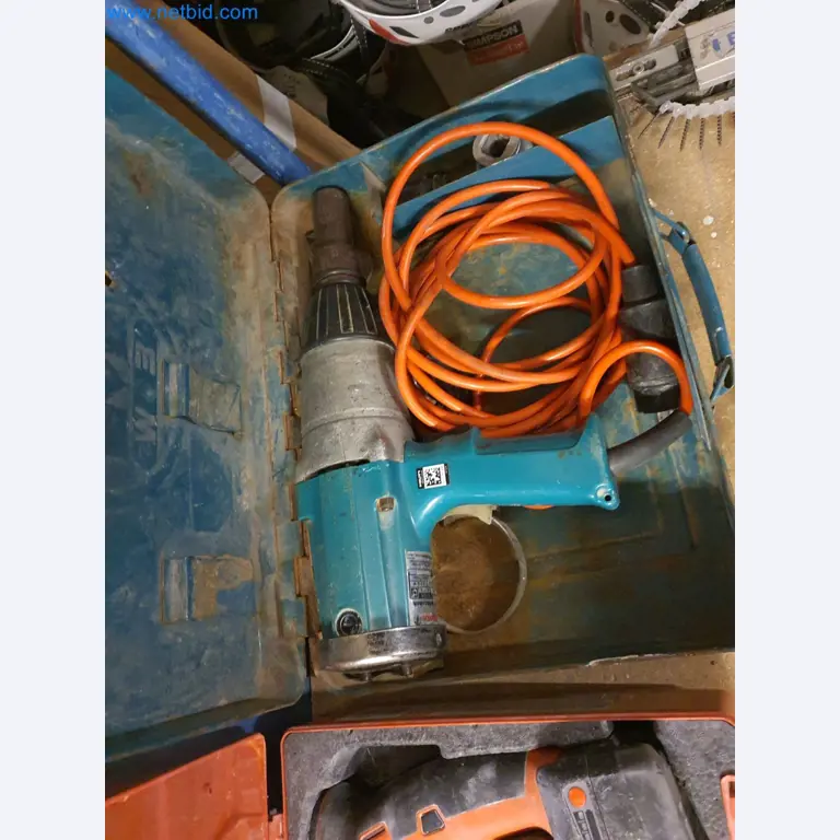 Holzbearbeitende- und metallbearbeitende Maschinen und Warenlager eines Fertighausherstellers -6