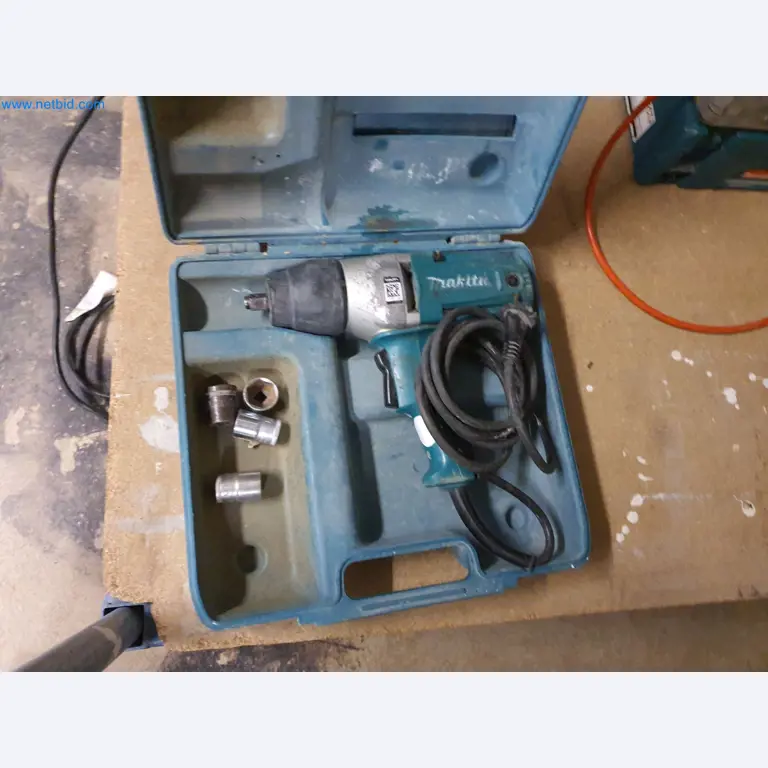 Holzbearbeitende- und metallbearbeitende Maschinen und Warenlager eines Fertighausherstellers -8