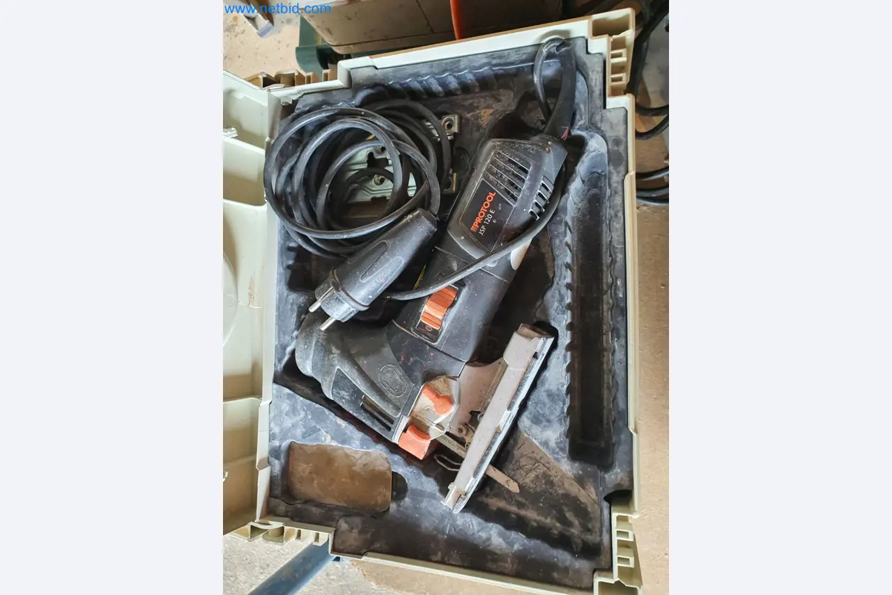 Holzbearbeitende- und metallbearbeitende Maschinen und Warenlager eines Fertighausherstellers -9