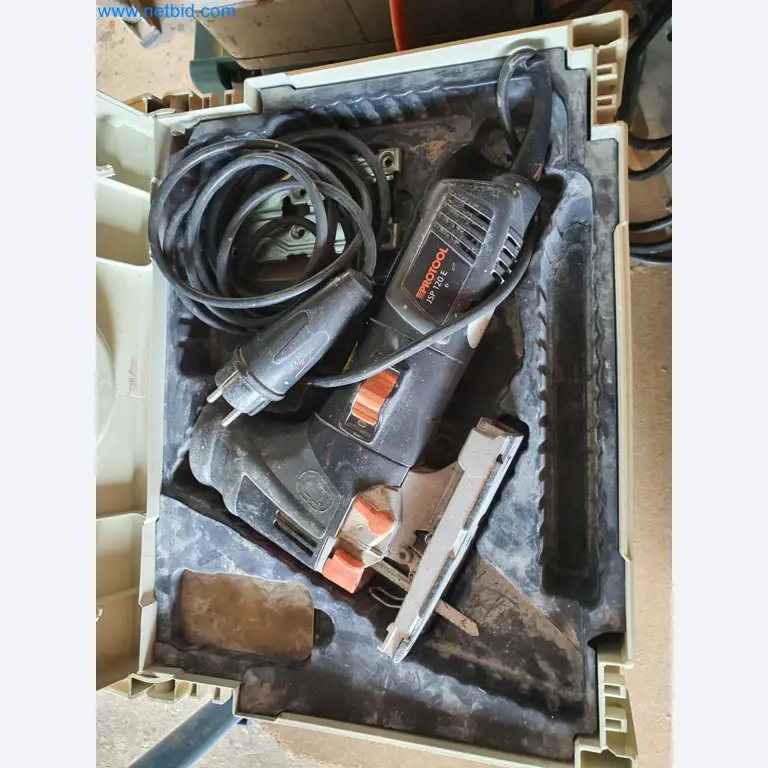 Holzbearbeitende- und metallbearbeitende Maschinen und Warenlager eines Fertighausherstellers -9