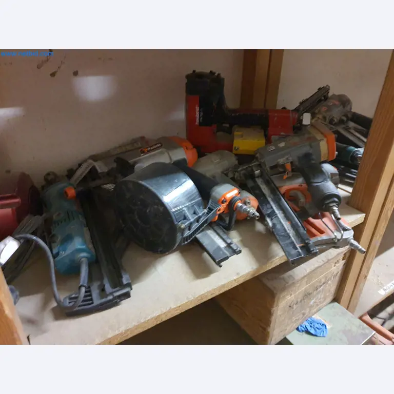 Holzbearbeitende- und metallbearbeitende Maschinen und Warenlager eines Fertighausherstellers -1