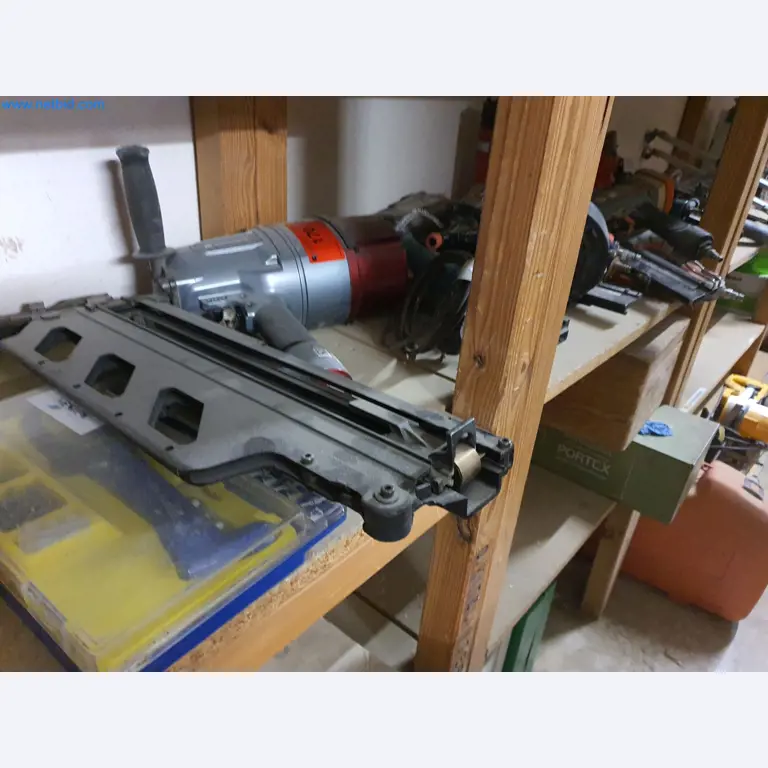 Holzbearbeitende- und metallbearbeitende Maschinen und Warenlager eines Fertighausherstellers -2