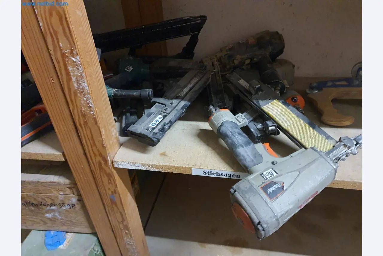 Holzbearbeitende- und metallbearbeitende Maschinen und Warenlager eines Fertighausherstellers -3