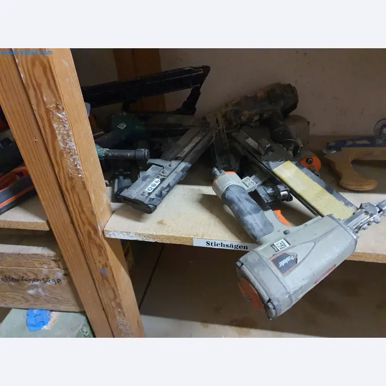 Holzbearbeitende- und metallbearbeitende Maschinen und Warenlager eines Fertighausherstellers -3