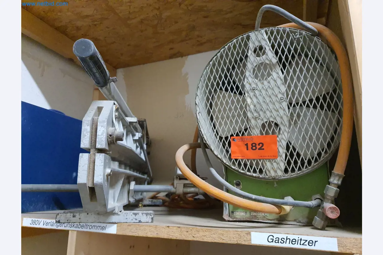 Holzbearbeitende- und metallbearbeitende Maschinen und Warenlager eines Fertighausherstellers -1