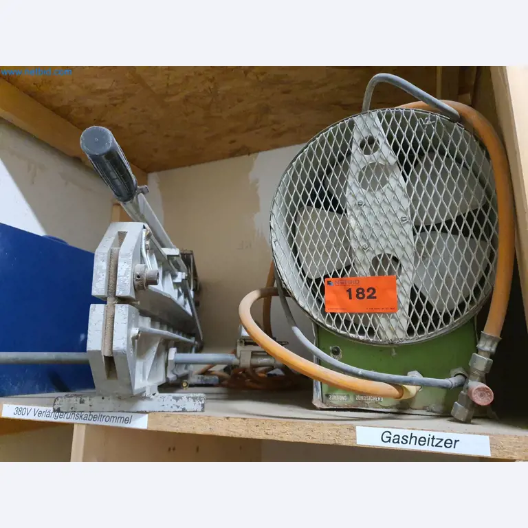 Holzbearbeitende- und metallbearbeitende Maschinen und Warenlager eines Fertighausherstellers -1