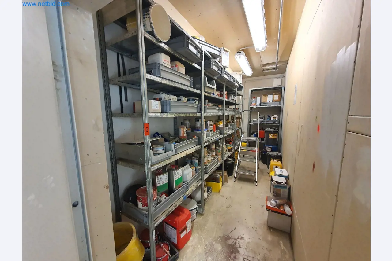 Holzbearbeitende- und metallbearbeitende Maschinen und Warenlager eines Fertighausherstellers -1