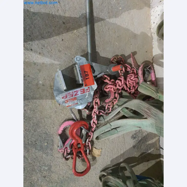 Holzbearbeitende- und metallbearbeitende Maschinen und Warenlager eines Fertighausherstellers -1