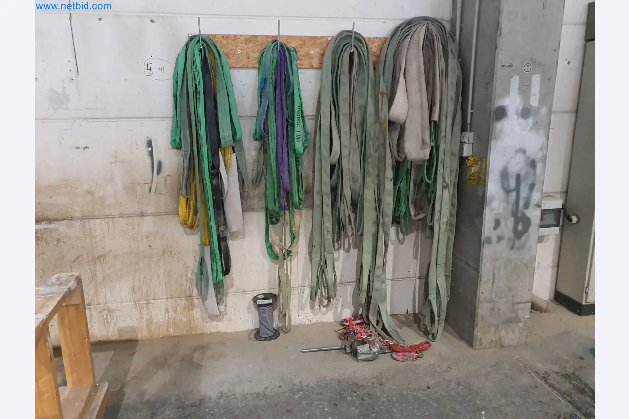 Holzbearbeitende- und metallbearbeitende Maschinen und Warenlager eines Fertighausherstellers -2