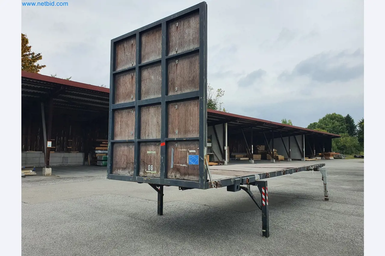 Holzbearbeitende- und metallbearbeitende Maschinen und Warenlager eines Fertighausherstellers -1