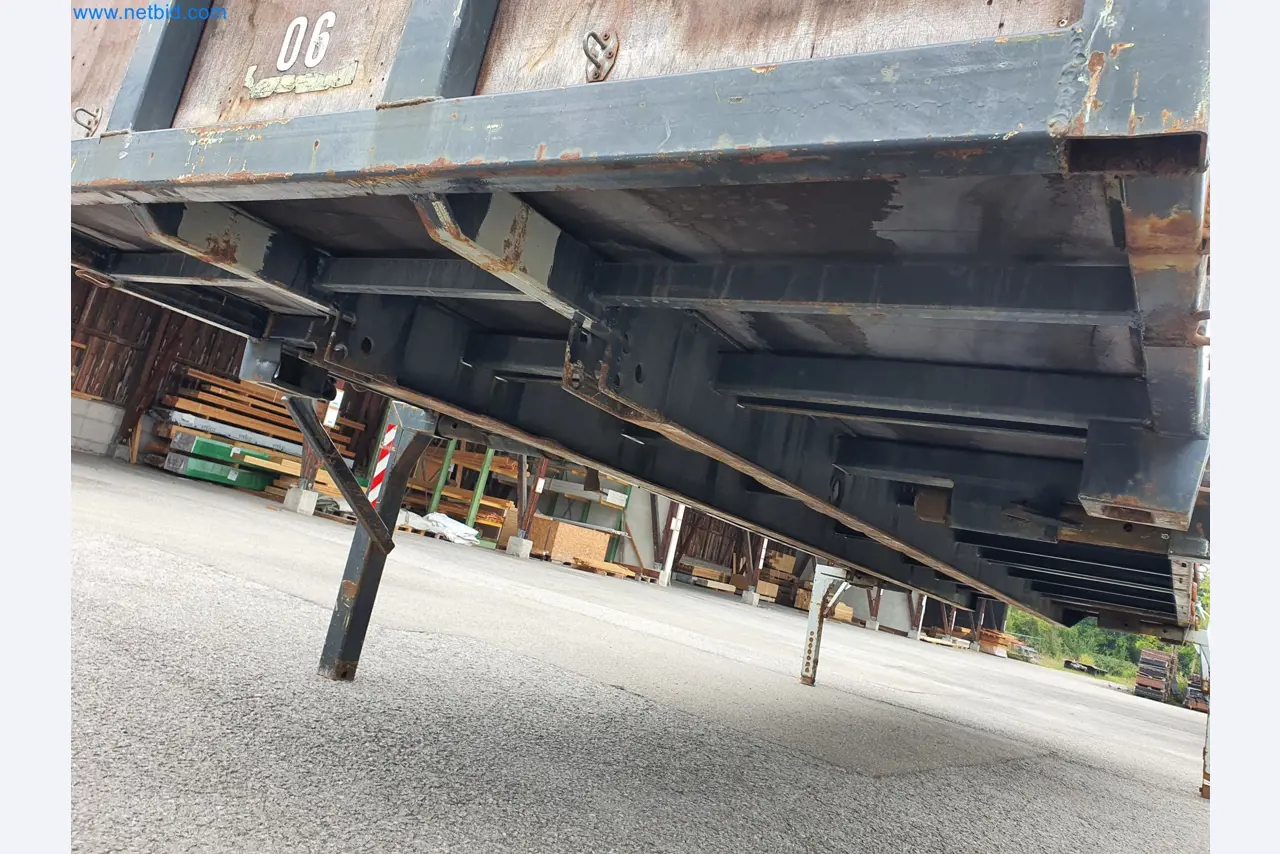 Holzbearbeitende- und metallbearbeitende Maschinen und Warenlager eines Fertighausherstellers -3