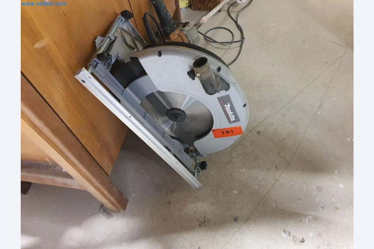 Holzbearbeitende- und metallbearbeitende Maschinen und Warenlager eines Fertighausherstellers -1