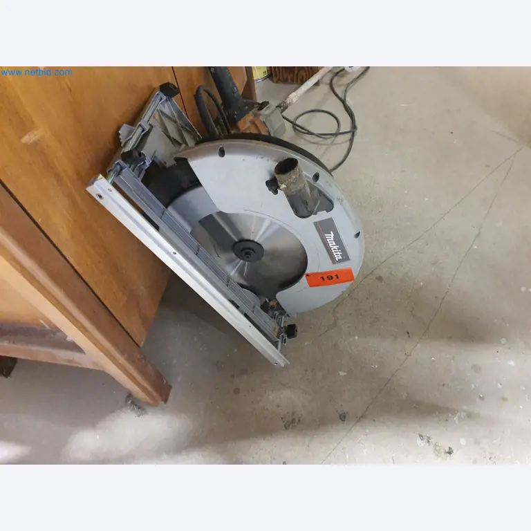 Holzbearbeitende- und metallbearbeitende Maschinen und Warenlager eines Fertighausherstellers -1