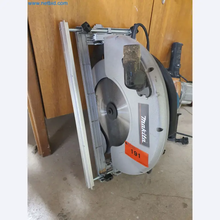 Holzbearbeitende- und metallbearbeitende Maschinen und Warenlager eines Fertighausherstellers -2